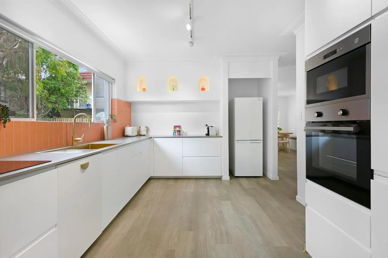 גולד קוסט Spacious 4-Bed Villa With Mediterranean Touches  גולד קוסט